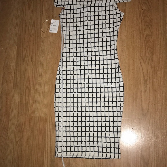 Nice black and white fitted dress size small. - Picture 5 of 6